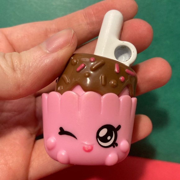 B1G2 - Shopkins Cake Pop - Buy 1, Get 2 FREE - Picture 3 of 6